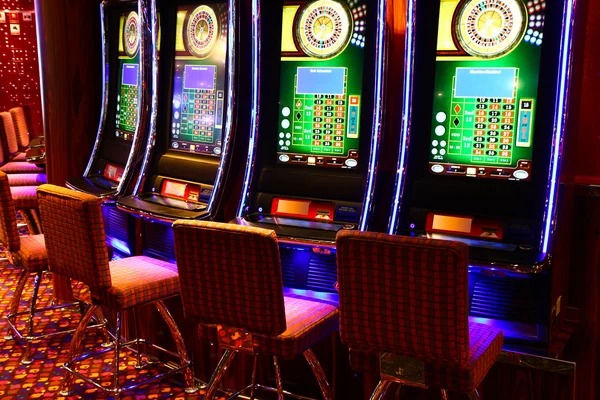 danur slot game selection and live casino lobby