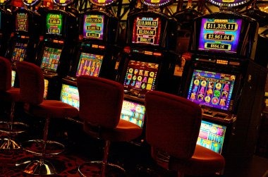Gates of Olympus slot showing reel cascade and multiplier display